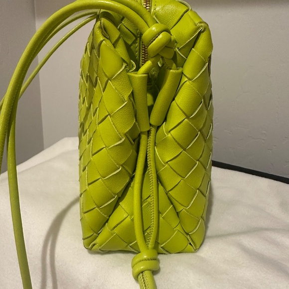 Bottega Veneta SMALL loop camera bag - Picture 7 of 13